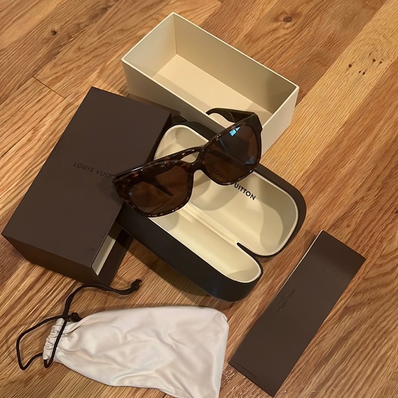 Louis Vuitton sunglasses - Picture 1 of 6